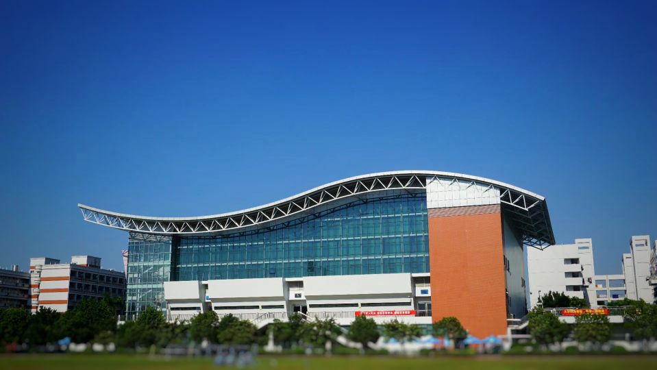 廣東女子職業(yè)技術(shù)學(xué)院（Guangdong Women's Polytechnic College）由廣東省婦聯(lián)主辦、經(jīng)廣東省人民政府批準(zhǔn)成立的公辦女子高等學(xué)府，學(xué)校為廣東省級(jí)示范性高職院校，是廣東省職業(yè)院校“雙師型”教師培訓(xùn)基地、全國(guó)家庭教育學(xué)會(huì)廣州培訓(xùn)基地、全國(guó)職業(yè)院校數(shù)字校園建設(shè)實(shí)驗(yàn)校。